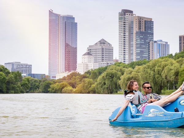 Milwaukee-012 Couple Pedal Boating
